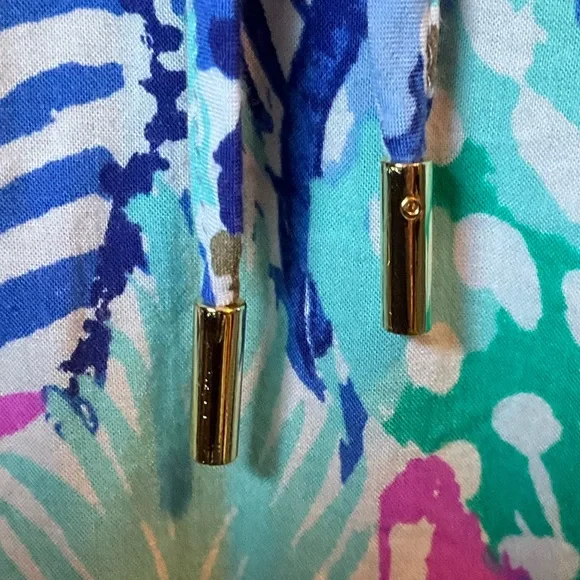 Lilly Pulitzer medium long sleeve top in bright colors and print - Picture 6 of 6